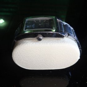 PU發(fā)泡白色手表枕
